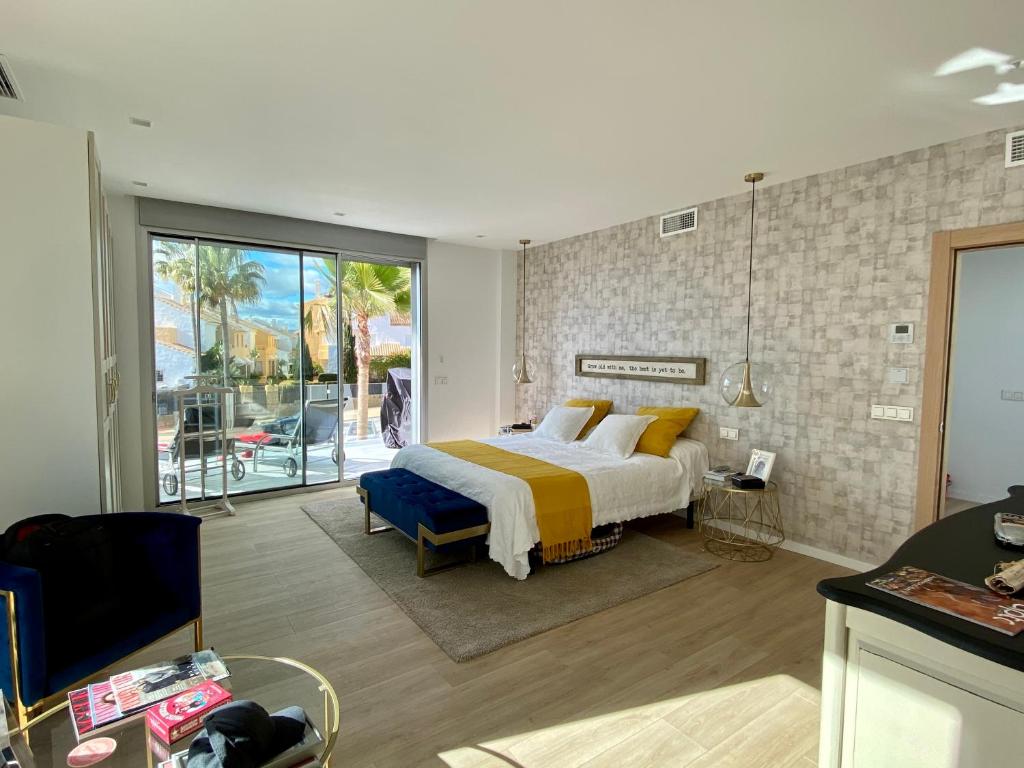 Front beach Villa in Marbella with Amazing Sea Views Semidetached photo photo 2