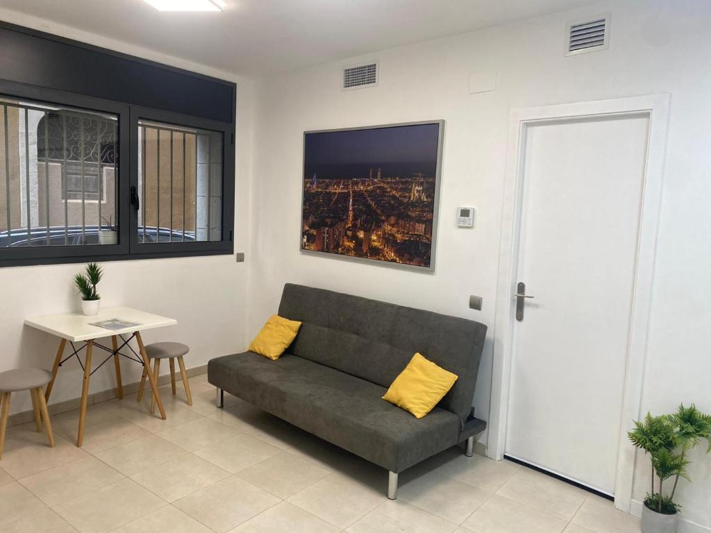 a living room with a couch and a table at Apartaments Puigcardener BX in Manresa