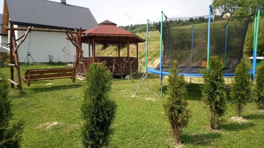 Vonkajšia záhrada v ubytovaní Domki w Bieszczadzkiej Dolinie