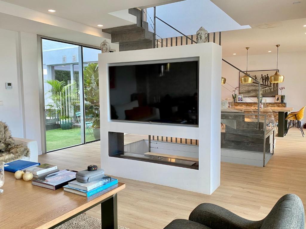Front beach Villa in Marbella with Amazing Sea Views Semidetached photo photo 6