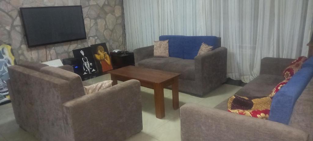 TV/trung tâm giải trí tại Tommy's House