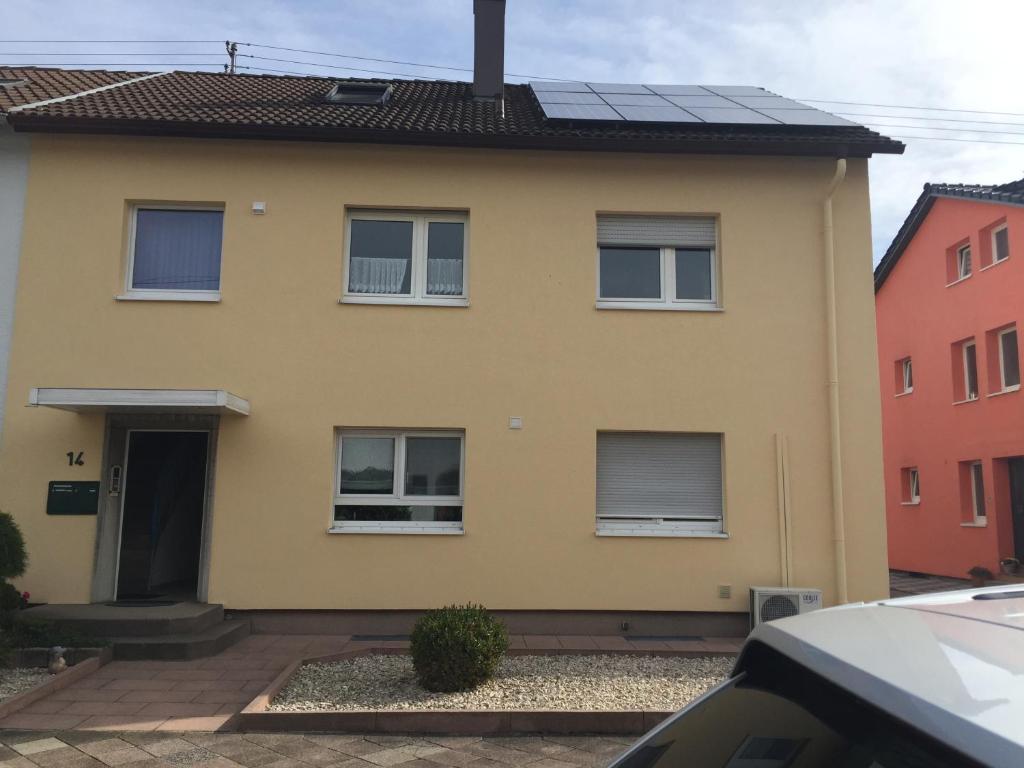 Two Bedrooms available in 3 Bedroom Apartment, Karlsruhe (updated