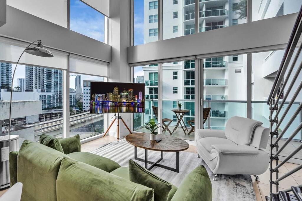a living room with a couch and a table at Duplex 2BR in Miami
