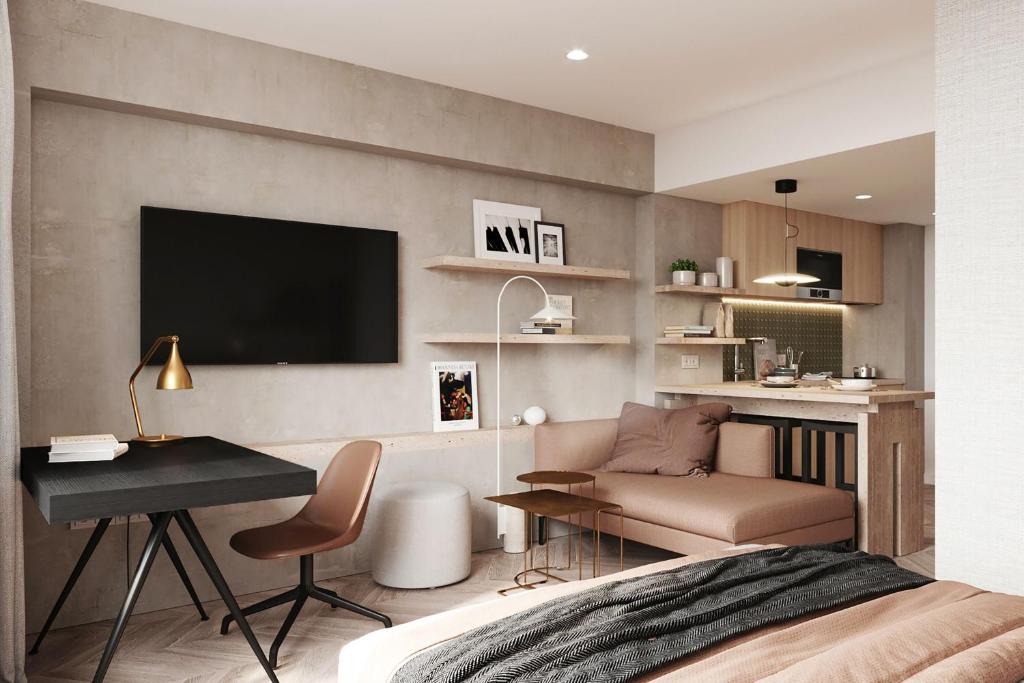 uma sala de estar com televisão na parede em Residence Inn by Marriott Geneva City Nations em Genebra