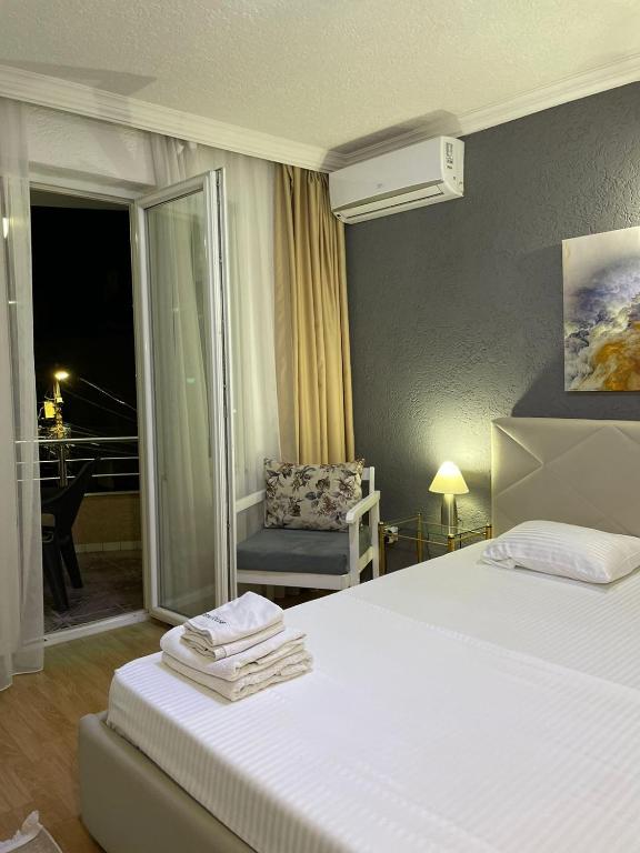 Postel nebo postele na pokoji v ubytování Deni house