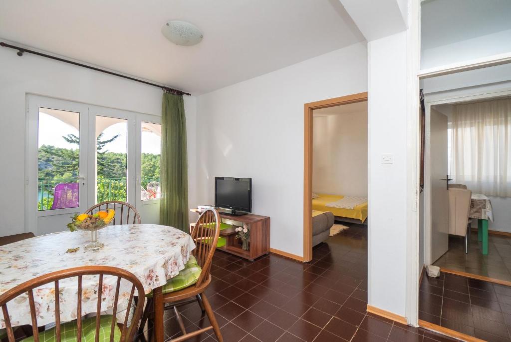 TV a/nebo společenská místnost v ubytování Apartment Neda