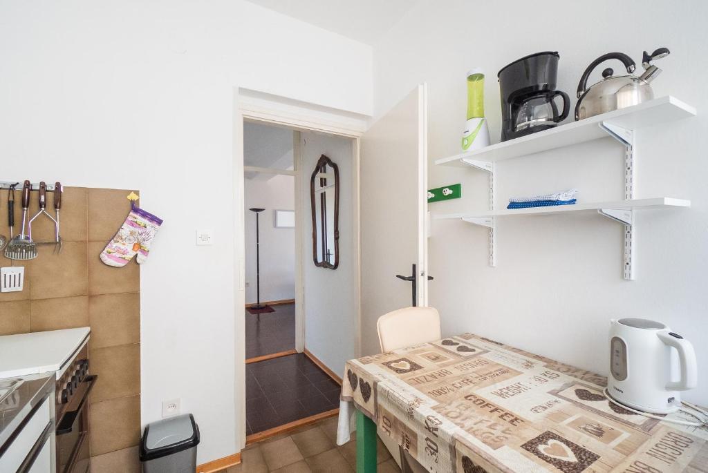 Kuchyň nebo kuchyňský kout v ubytování Apartment Neda