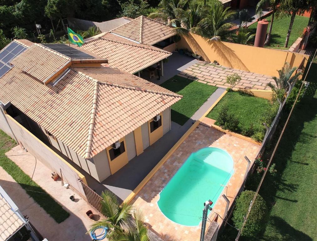 an overhead view of a house with a swimming pool at Recanto Andrade in Presidente Prudente