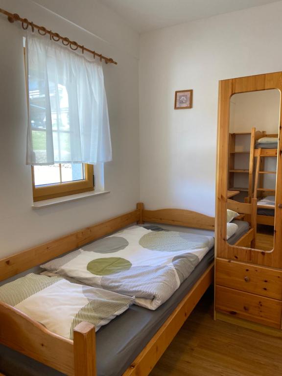 Postel nebo postele na pokoji v ubytování Apartments Karmen