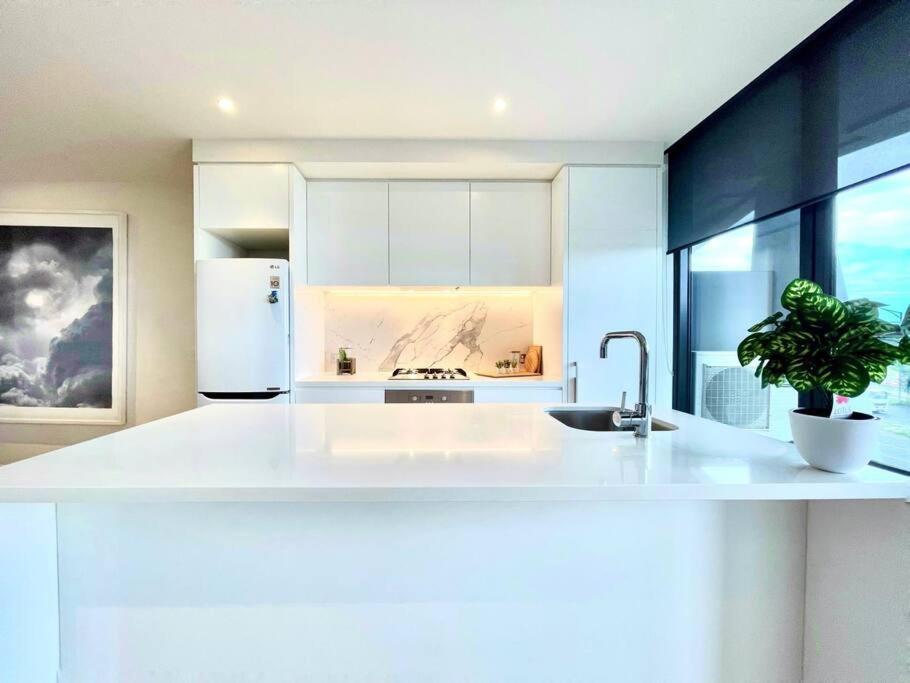 Lakeside 2 Beds Apt Near Albert Park and Prahran, Melbourne (updated