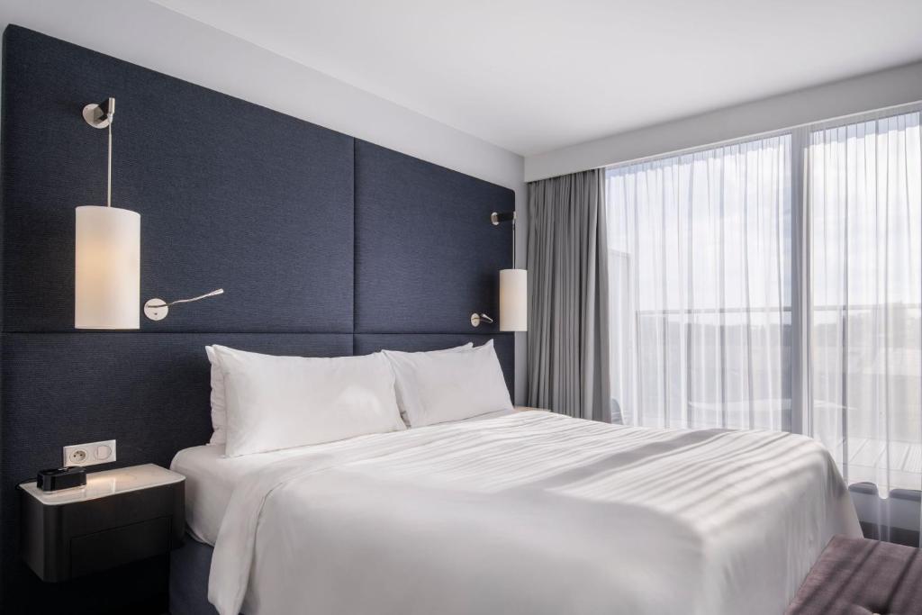 Renaissance Paris Arc de Triomphe Hotel - Resim 28