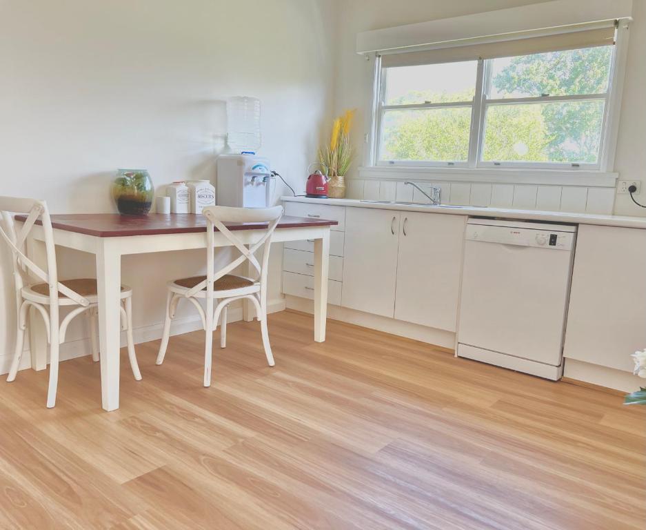 Kuchyň nebo kuchyňský kout v ubytování North Ryde Guesthouse