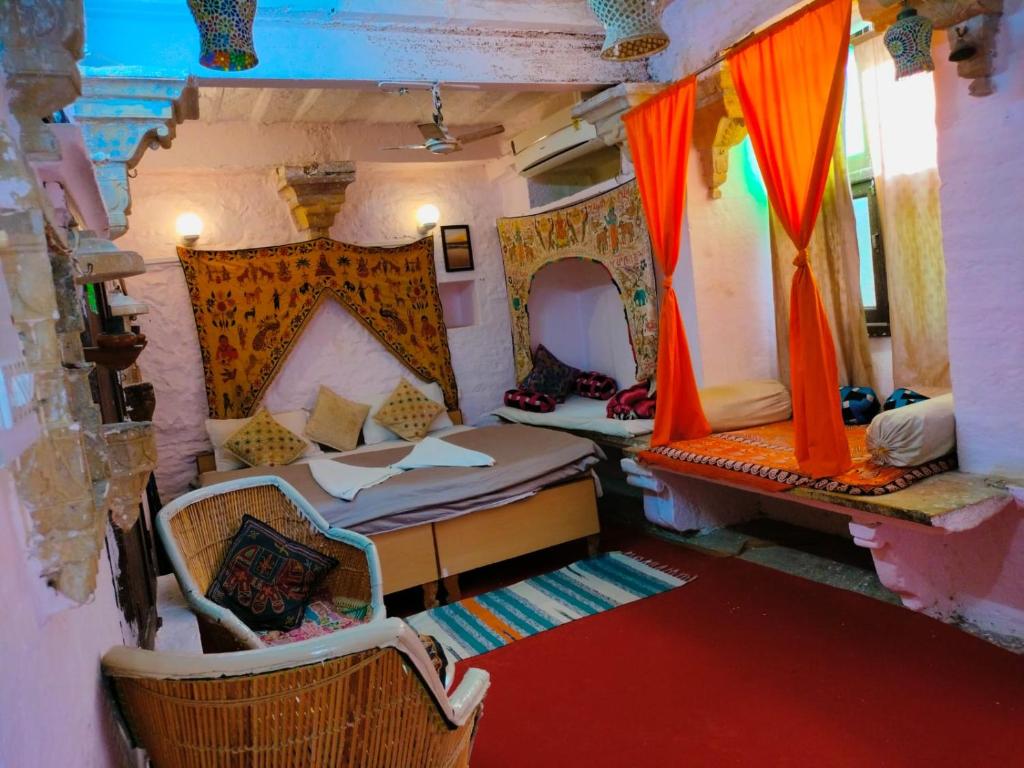 Postel nebo postele na pokoji v ubytování Shiva Guest House