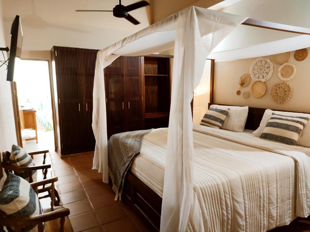 a bedroom with a bed with a canopy at LITERATIUM in Mompos