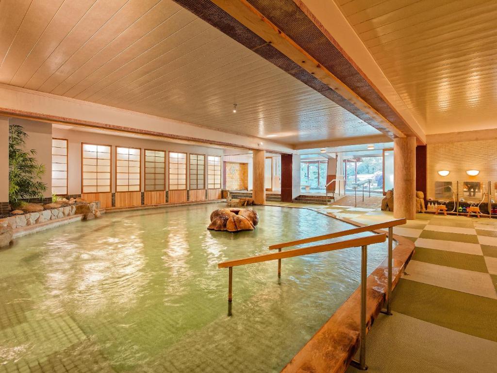 Bazén v ubytování Ooedo Onsen Monogatari Premium Shirahama Saichoraku nebo v jeho okolí