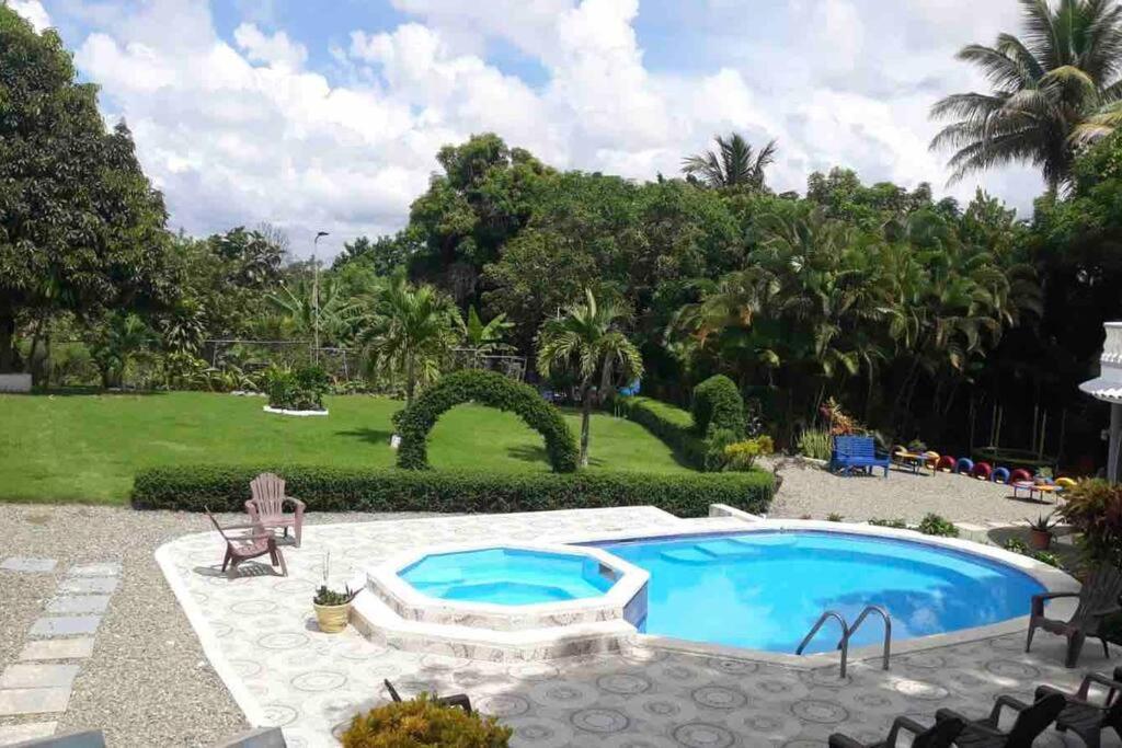 Bazén v ubytování Villa Lepore-The perfect place to relax! nebo v jeho okolí