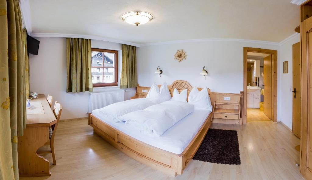 Postel nebo postele na pokoji v ubytování Landhaus Gemsenblick