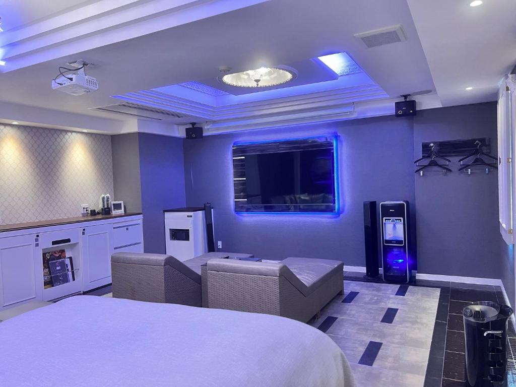 TV a/nebo společenská místnost v ubytování Hotel Crystal Gate Nagoya - Couple Hotel