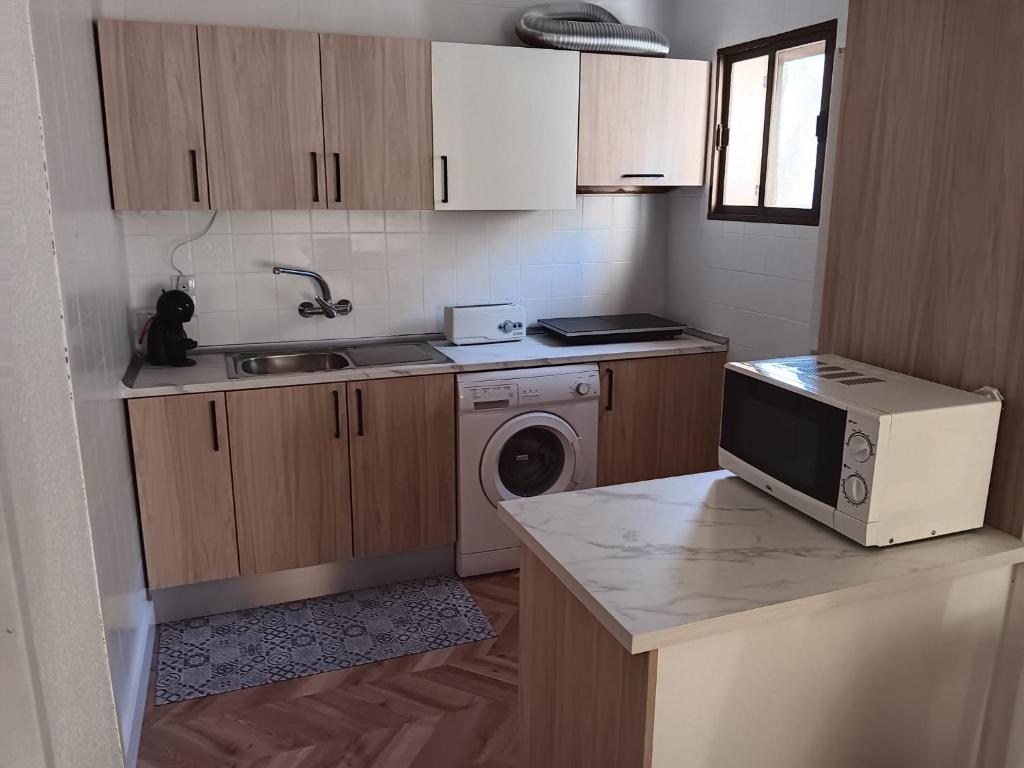 Kuchyňa alebo kuchynka v ubytovaní PLAYA Y PISCINA Intiyan PONDOS