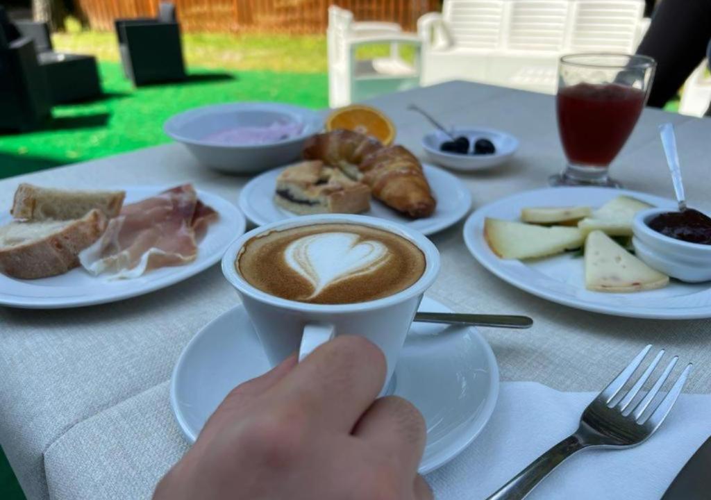 Jídlo v hotelu nebo okolí