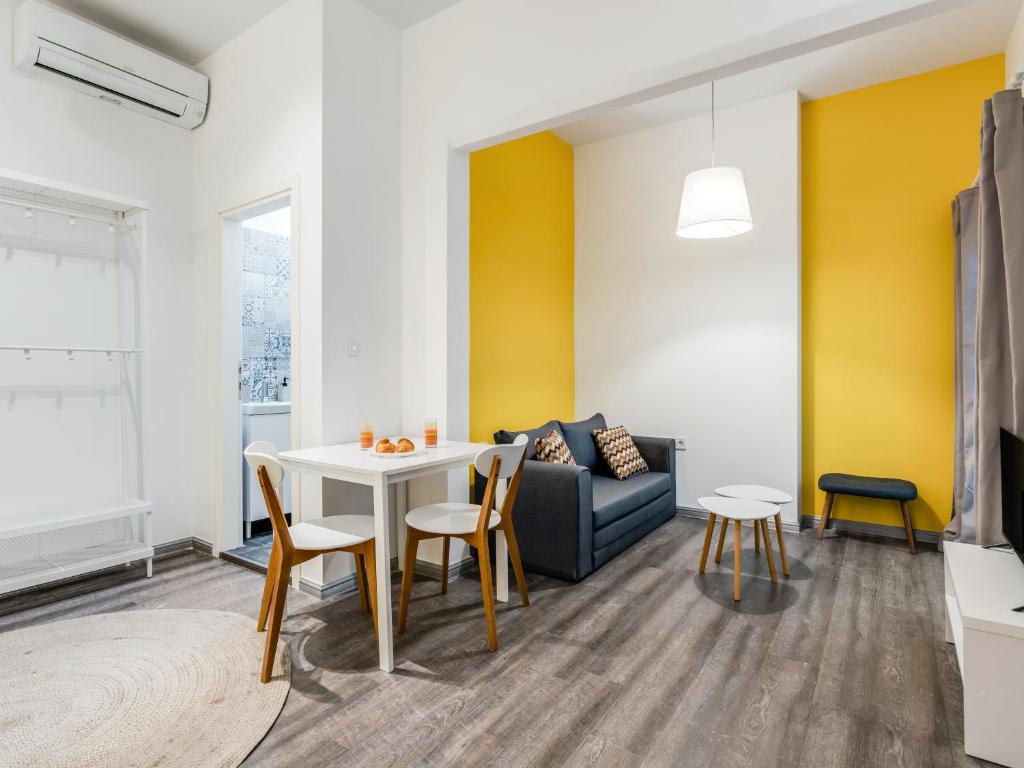 A seating area at Kula apartments City center Exarchia