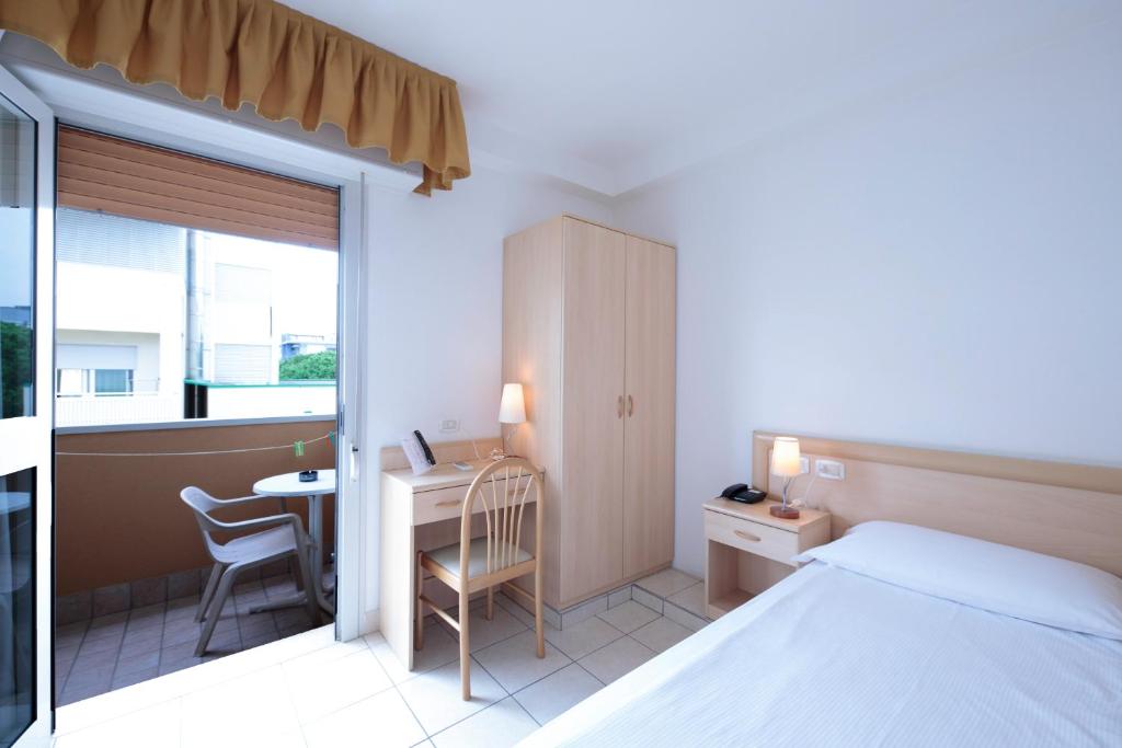 Postel nebo postele na pokoji v ubytování Hotel Garni Losanna