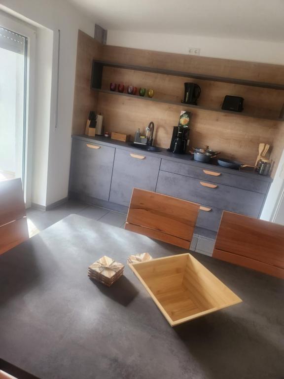 Virtuvė arba virtuvėlė apgyvendinimo įstaigoje Apartment am Südhang 2