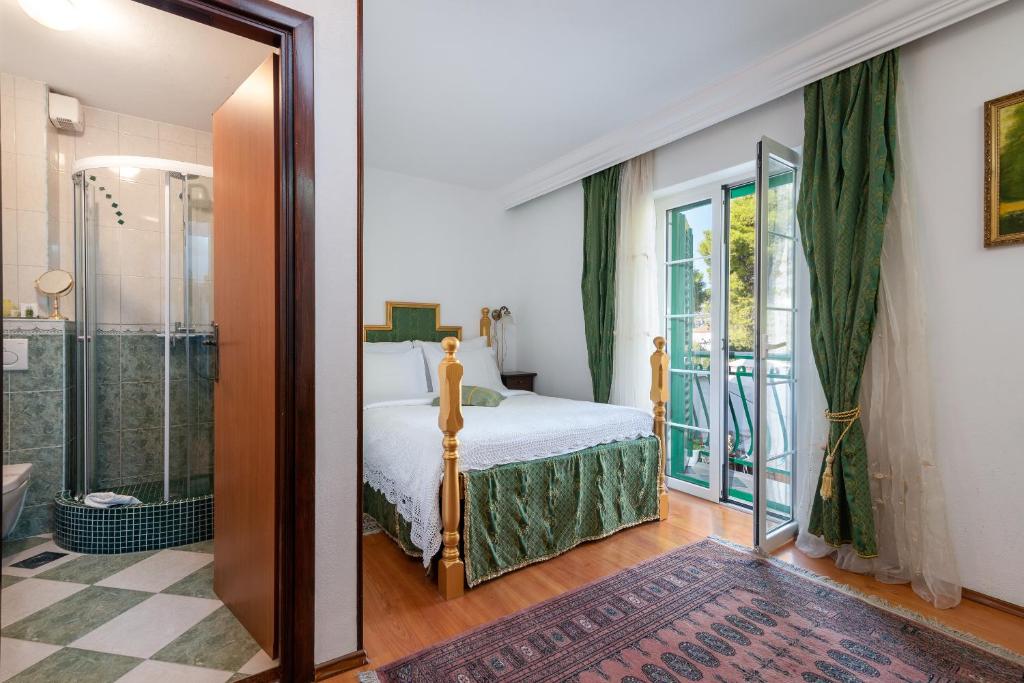 Postel nebo postele na pokoji v ubytování Heritage Hotel Pasike