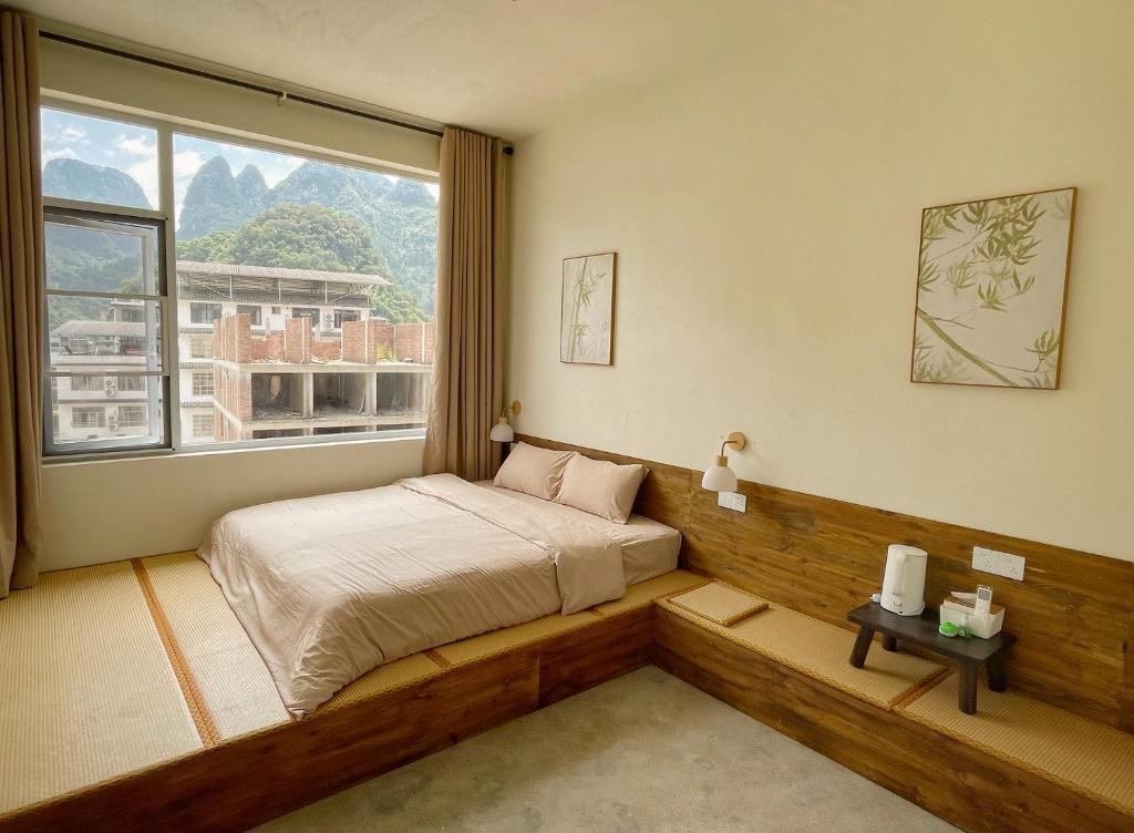 Postel nebo postele na pokoji v ubytování Pomelo Hostel Xingping