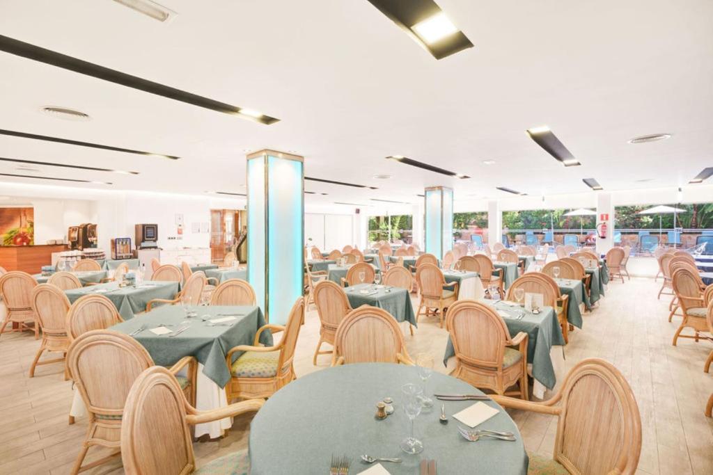 Restaurace v ubytování Hotel Agua Beach "Adults only"