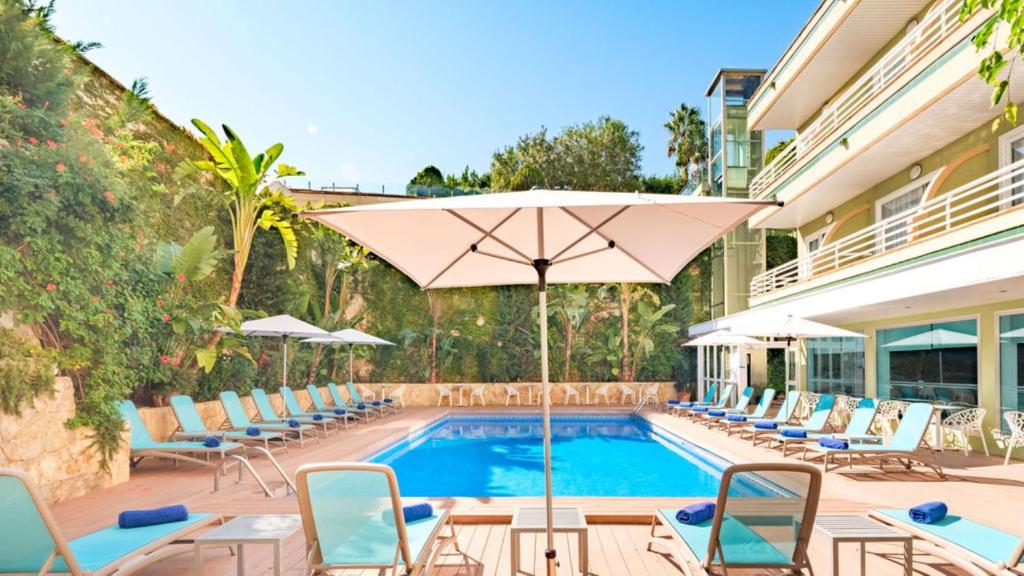 Bazén v ubytování Hotel Agua Beach "Adults only" nebo v jeho okolí