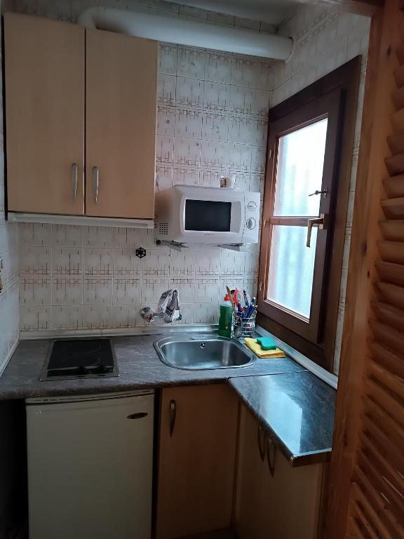 Kuchyňa alebo kuchynka v ubytovaní Céntrico estudio en Granada