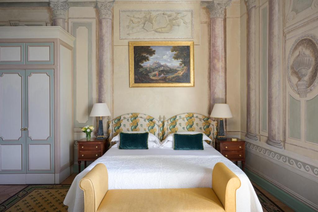 Postel nebo postele na pokoji v ubytování Grand Hotel Continental Siena - Starhotels Collezione