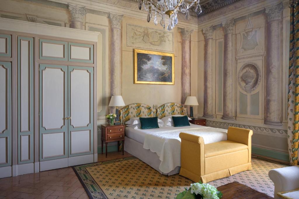 Postel nebo postele na pokoji v ubytování Grand Hotel Continental Siena - Starhotels Collezione