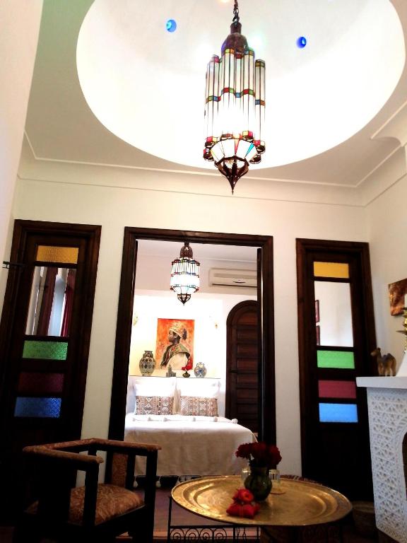 A bed or beds in a room at Riad Dar Nouba