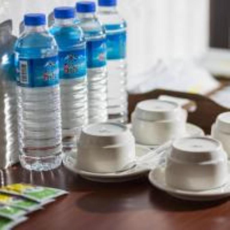 Příslušenství pro přípravu čaje a kávy v ubytování Lishin Hotel