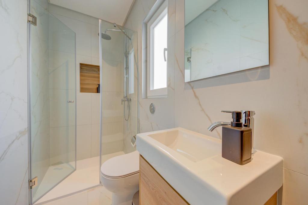 Koupelna v ubytování Mayfair by Premier Suites MT