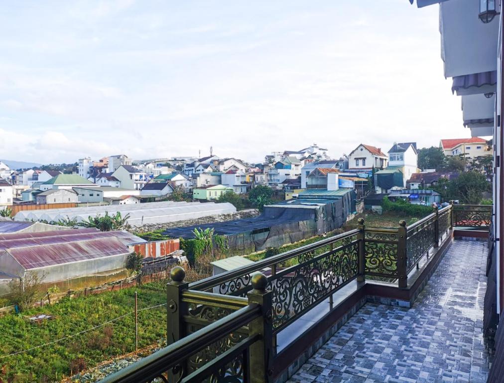 Cảnh Đà Lạt hoặc tầm nhìn thành phố từ khách sạn