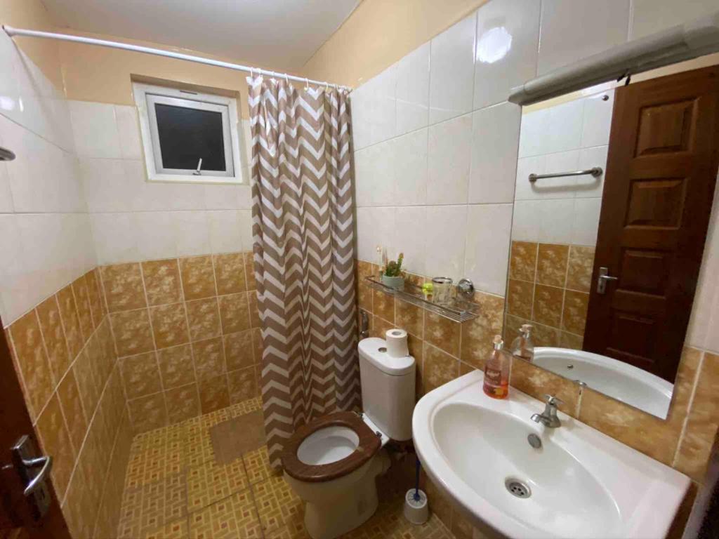 Koupelna v ubytování Milimani Suites With Pool, GYM, Secure Parking
