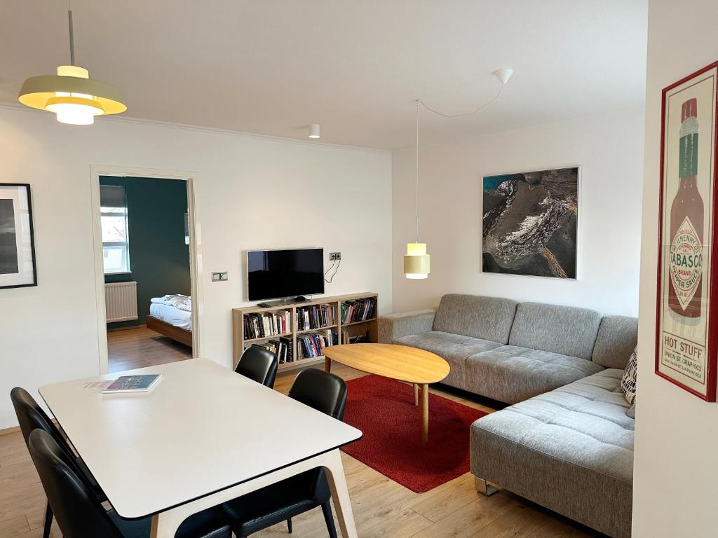 Reykjavík Central Apartments - Two-Bedroom Apartment With Balcony - Ránargata 46