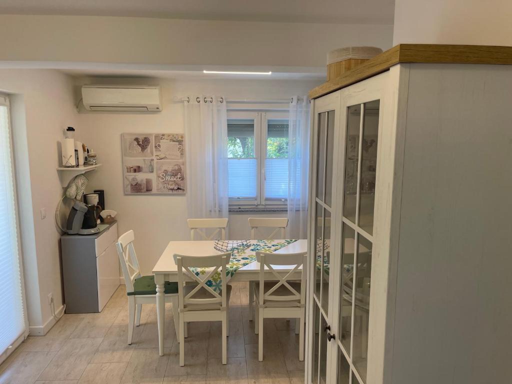 Majoituspaikan Apartmani Pax keittiö tai keittotila