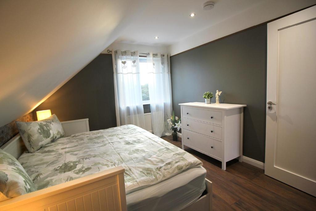 Postel nebo postele na pokoji v ubytování Connemara luxury apartment