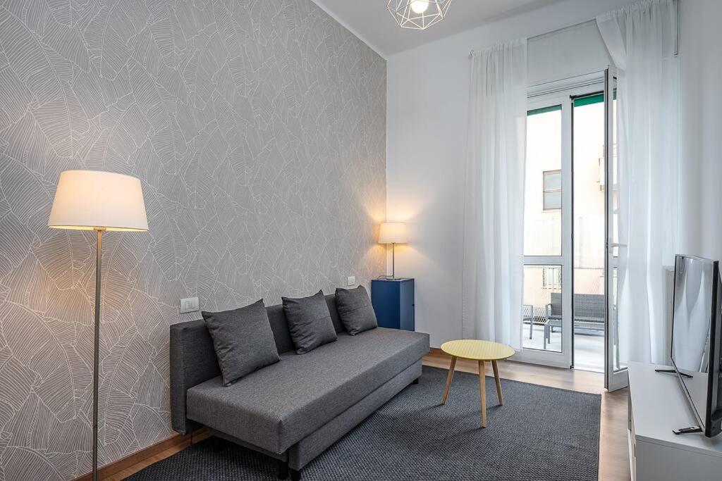 a living room with a couch and a television at Classbnb - Ampio appartamento a 1km da CityLife in Milan