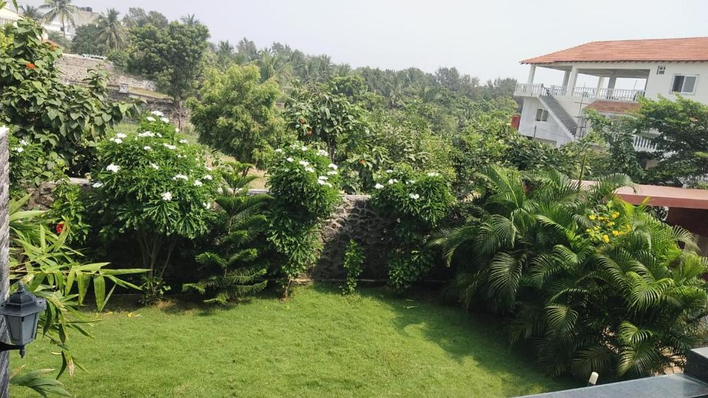 Zahrada ubytování Mer Vue Villa, Kovalam, ECR, Chennai
