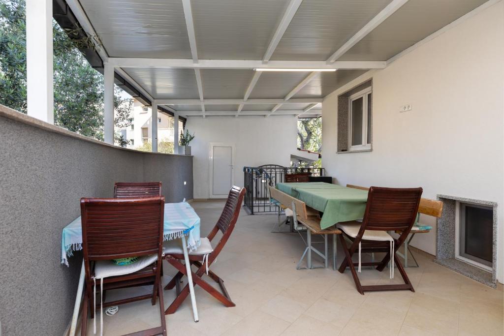 Balkón alebo terasa v ubytovaní Apartments by the sea Duce, Omis - 5973