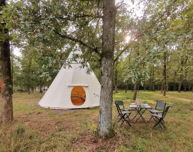 Příroda nedaleko luxury tent