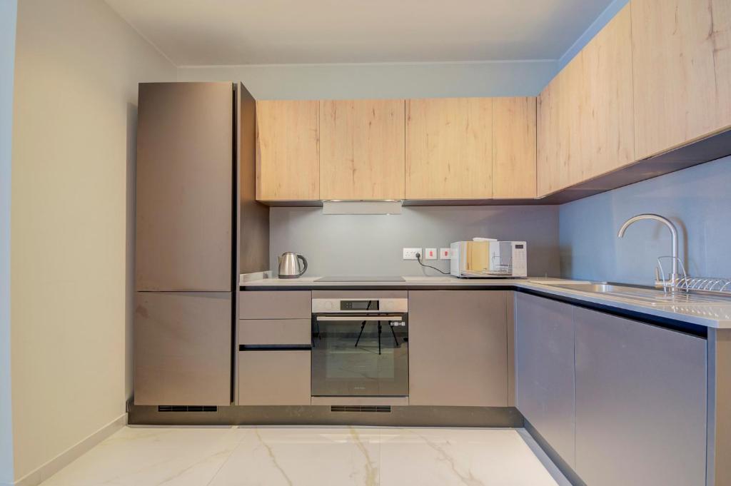 Kuchyň nebo kuchyňský kout v ubytování Mayfair by Premier Suites MT