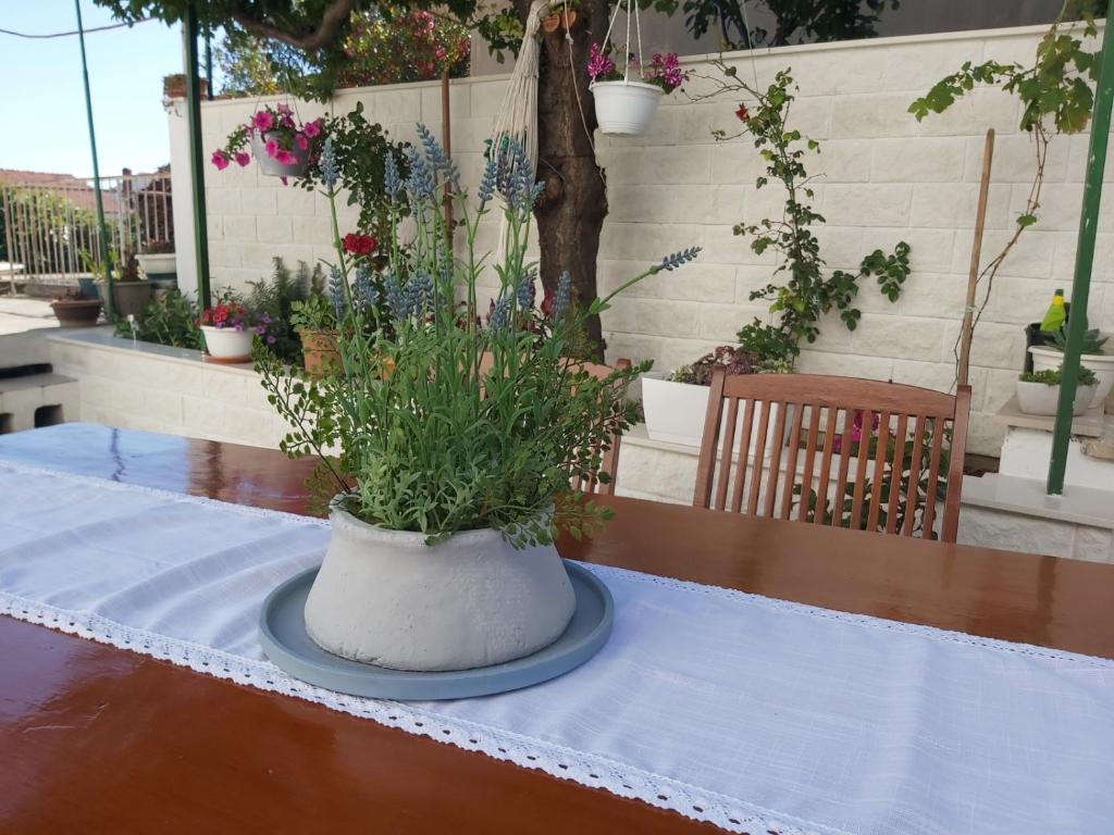 Balkón alebo terasa v ubytovaní Studio Apartment in Hvar Town with Balcony, Air Conditioning, Wi-Fi, Dishwasher (4858-1)