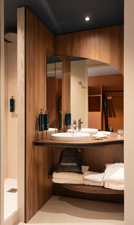 Koupelna v ubytování DoubleTree by Hilton Lyon Eurexpo & Spa