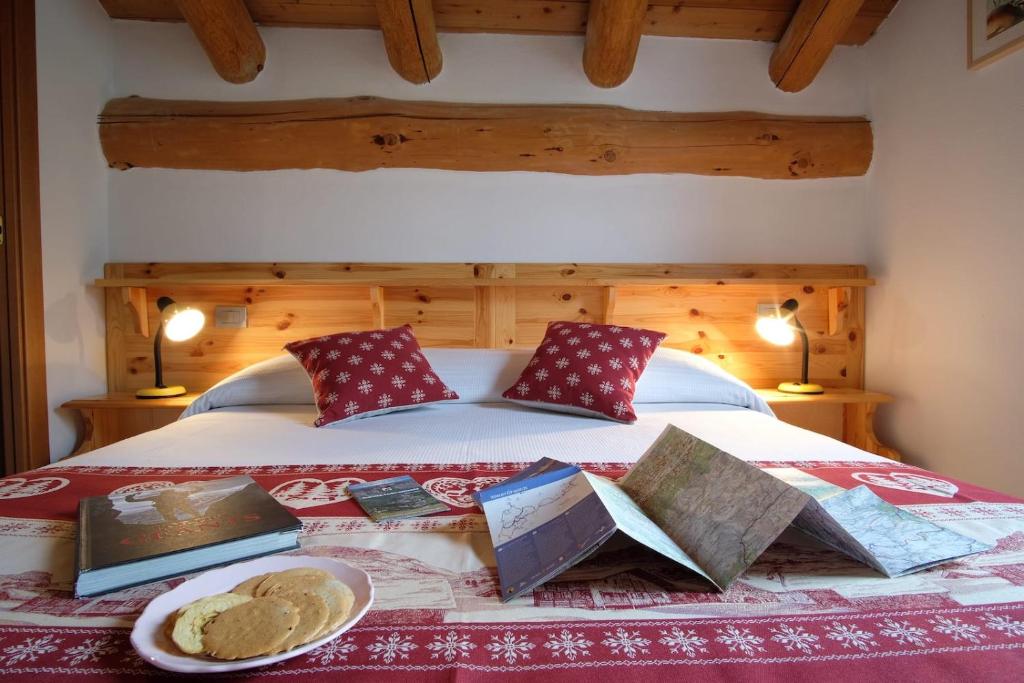 a bedroom with a bed with books on it at Chambres d'Hotes Rue Saint Bernard in Rhemes-Saint-Georges